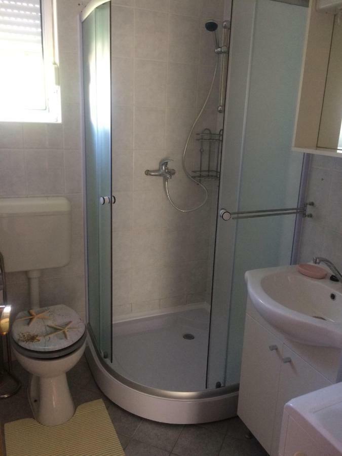 Obiteljski Apartman Filip U Blizini Plaze Za Djecu Palit Kültér fotó