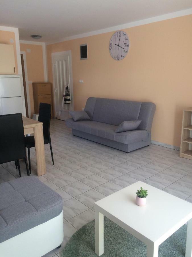 Obiteljski Apartman Filip U Blizini Plaze Za Djecu Palit Kültér fotó